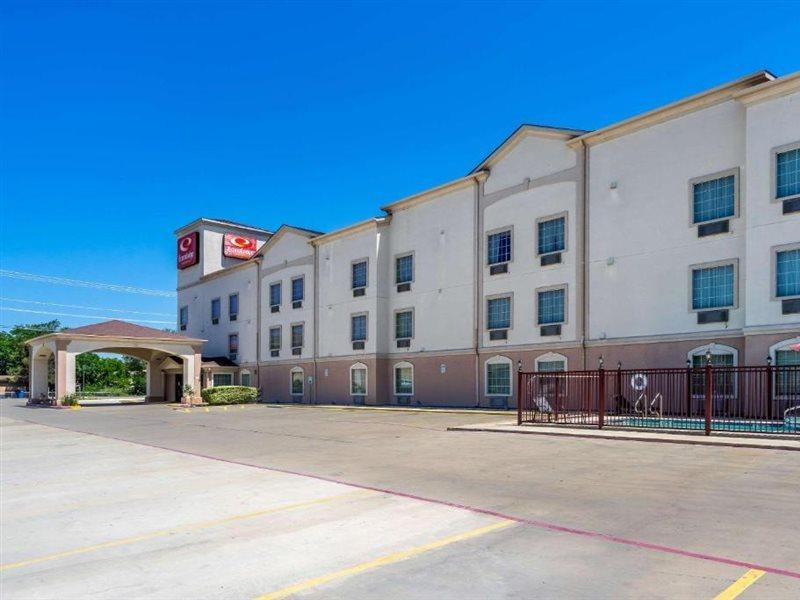 Americinn By Wyndham Нью Браунфелс Экстерьер фото