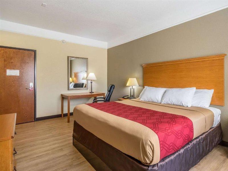 Americinn By Wyndham Нью Браунфелс Экстерьер фото