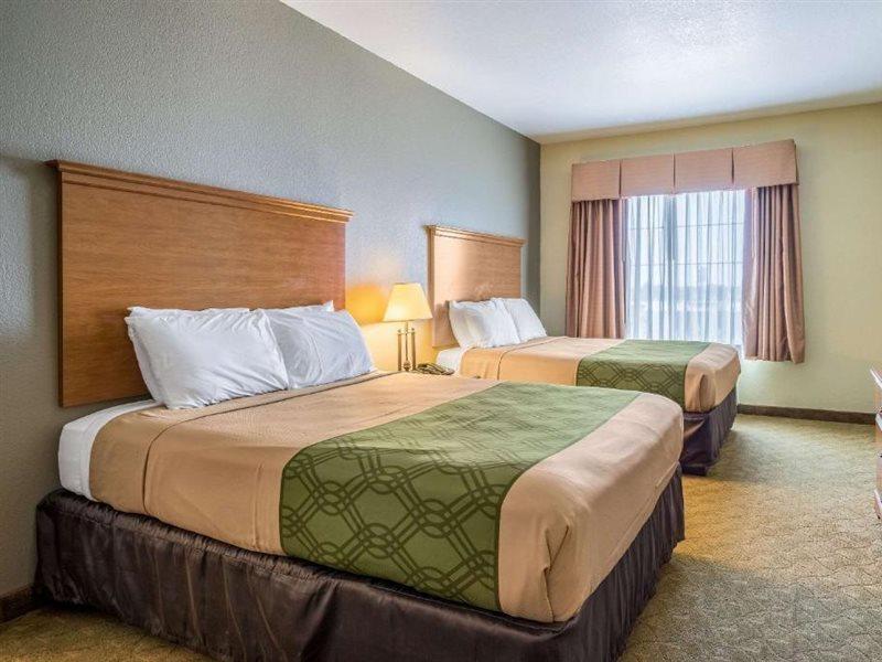Americinn By Wyndham Нью Браунфелс Экстерьер фото