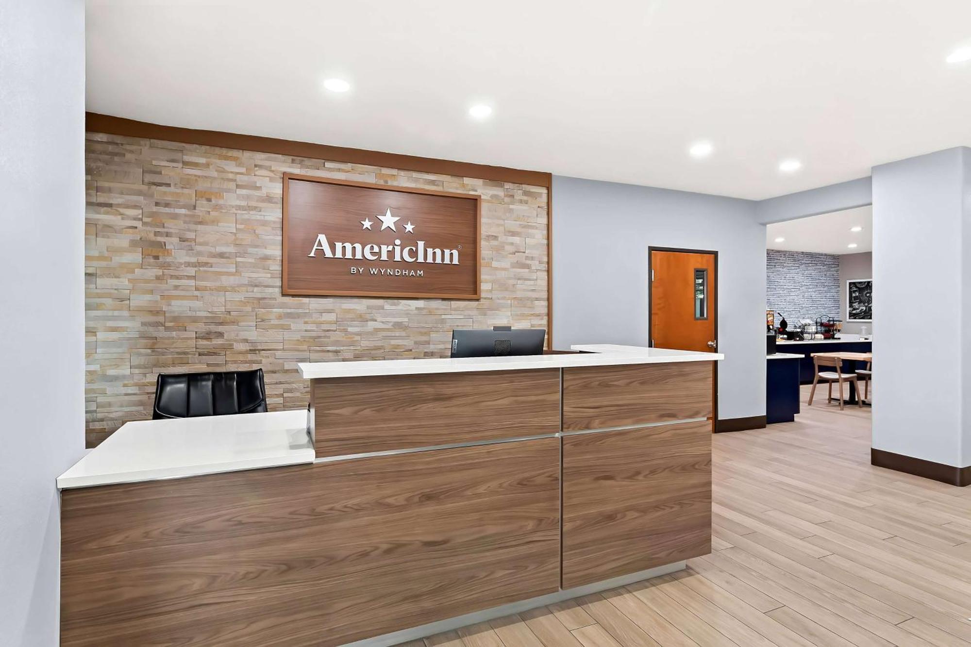 Americinn By Wyndham Нью Браунфелс Экстерьер фото