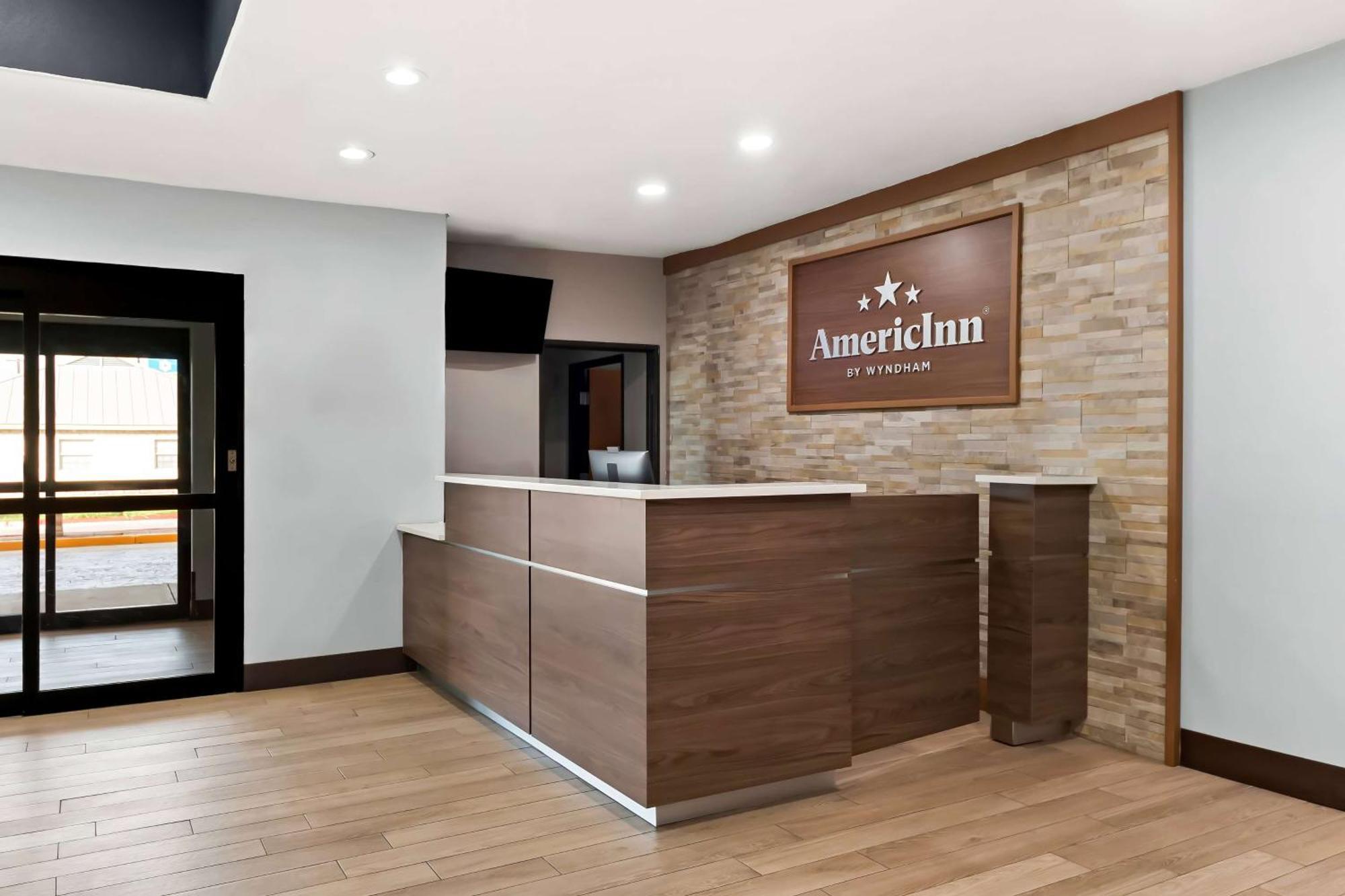 Americinn By Wyndham Нью Браунфелс Экстерьер фото
