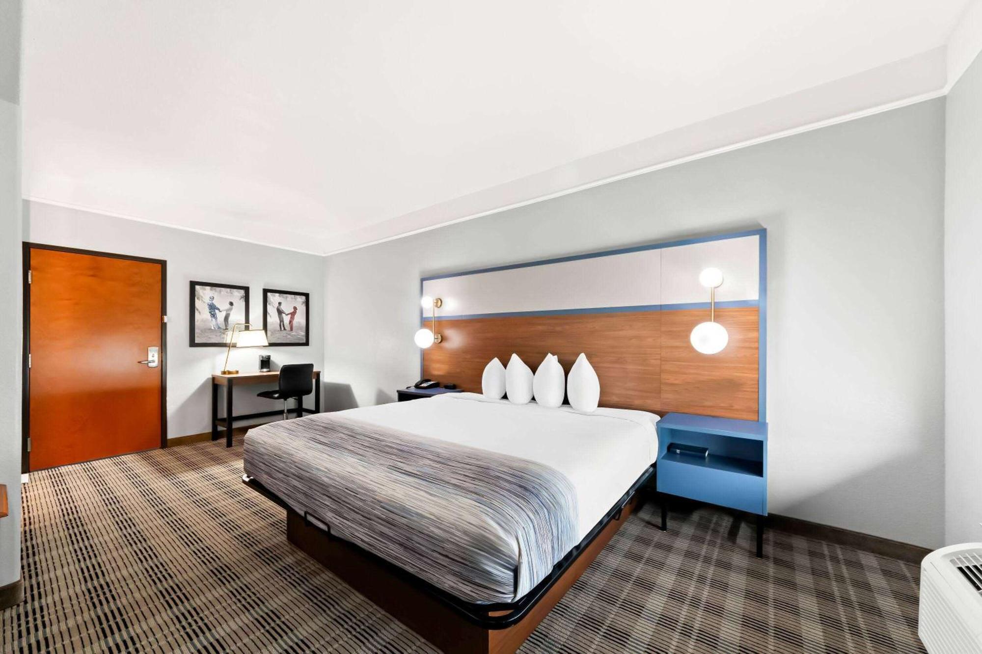 Americinn By Wyndham Нью Браунфелс Экстерьер фото
