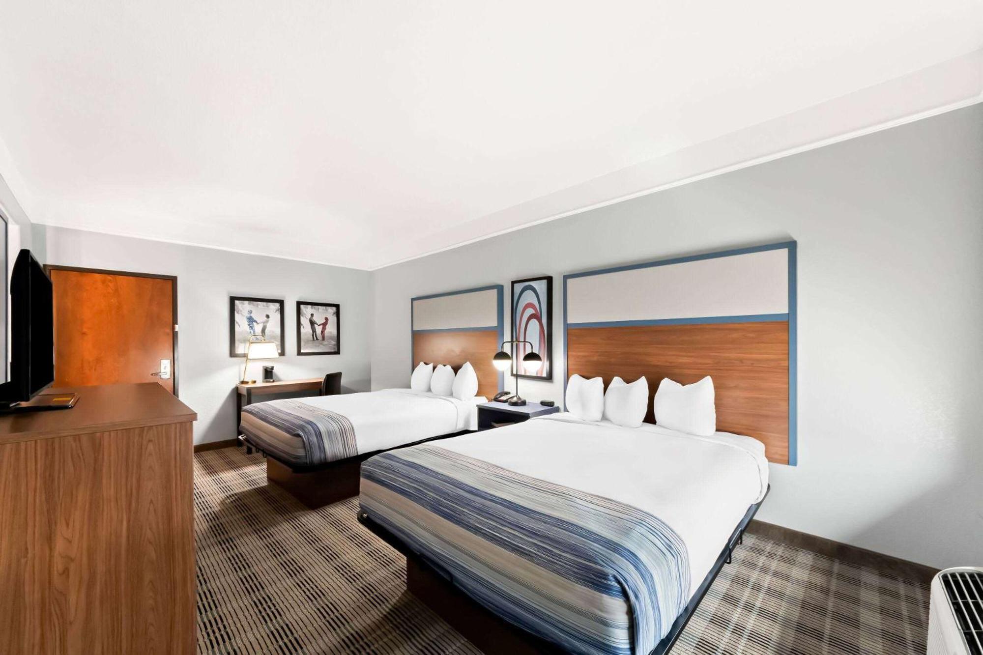 Americinn By Wyndham Нью Браунфелс Экстерьер фото
