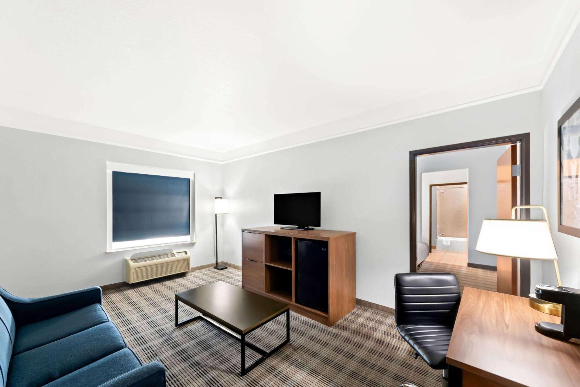 Americinn By Wyndham Нью Браунфелс Экстерьер фото