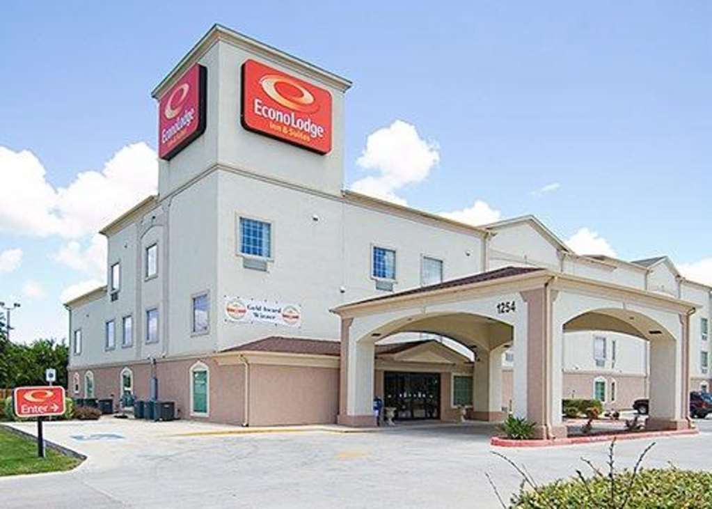 Americinn By Wyndham Нью Браунфелс Экстерьер фото