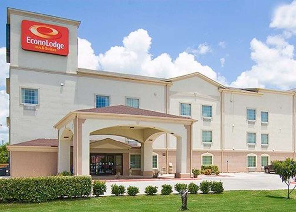 Americinn By Wyndham Нью Браунфелс Экстерьер фото